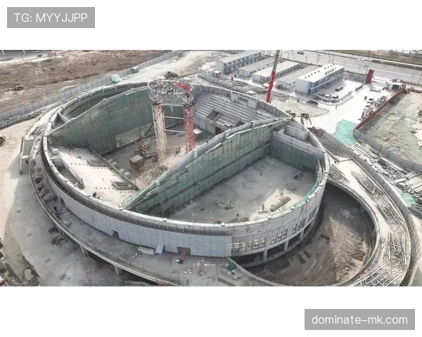 球场建设进展显著，预计年底前全面竣工，设施升级引关注