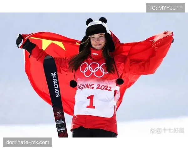 谷爱凌这生活节奏也太不像个运动员了吧，早上瑜伽下午派对？